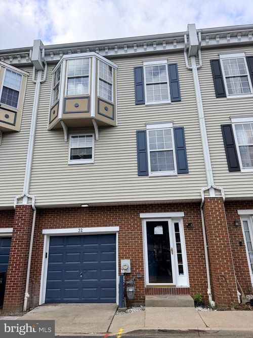 32 E Mccaulley Ct, WILMINGTON, DE, 19801-4041 | Card Image