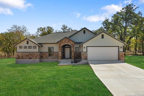 140 Great Oaks Blvd, La Vernia, TX, 78121-4672 | Card Image