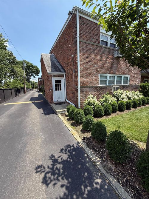 1b-18 Ivy St, Oyster Bay, NY, 11771-3502 | Card Image