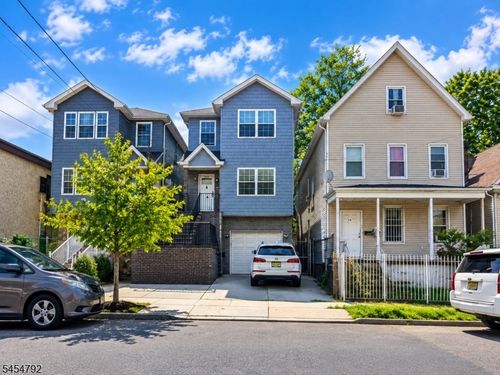 808 Livingston St, Elizabeth, NJ, 07201-2716 | Card Image