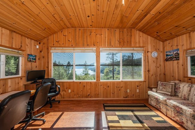 Living room Main Home, with Lake | Image 12