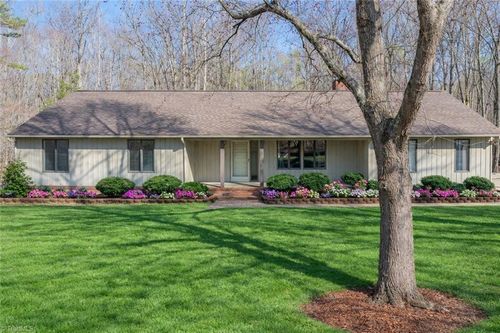 682 Cecil St, Thomasville, NC, 27360-8686 | Card Image