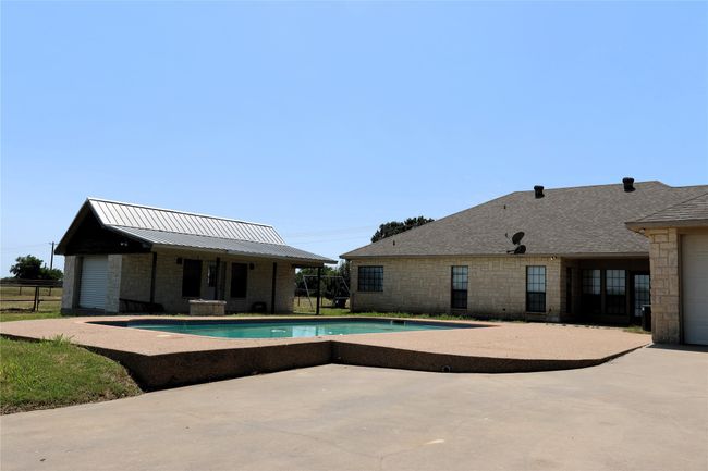 8016 Lights Ranch Rd, Home with 5 bedrooms, 4 bathrooms and null parking in Pilot Point TX | Image 8