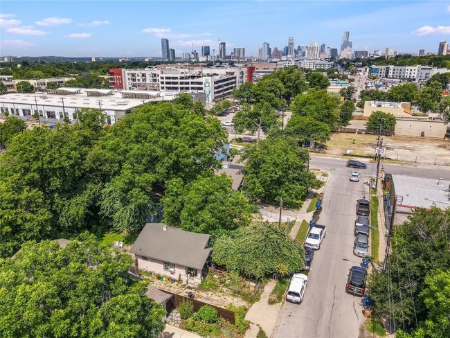 Bird's eye view of a view of skyline | Image 4