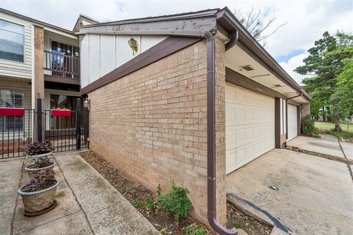 2011 Three Stars Rd, Edmond, OK, 73034-3117 | Card Image