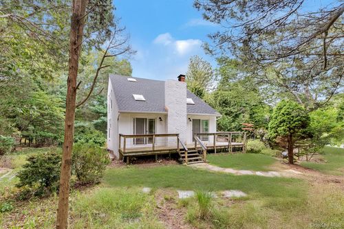 18 Norfolk Dr, East Hampton, NY, 11937-3018 | Card Image