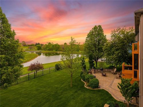 8045 Nw Emerald Ct, Parkville, MO, 64152-4862 | Card Image