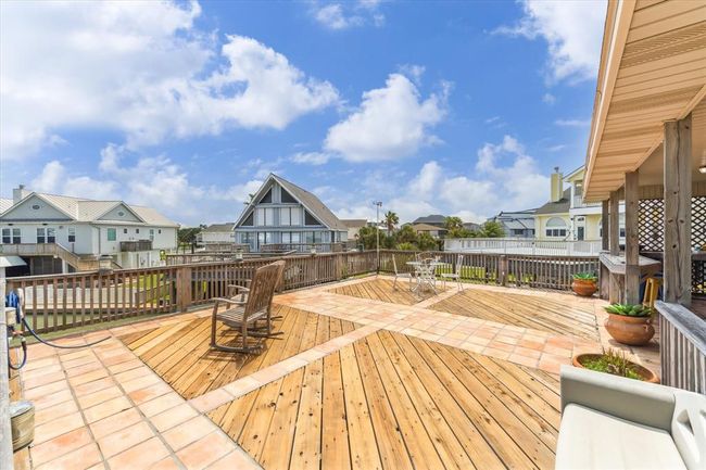 1339 Outrigger, House other with 3 bedrooms, 2 bathrooms and 1 parking in Tiki Island TX | Image 7