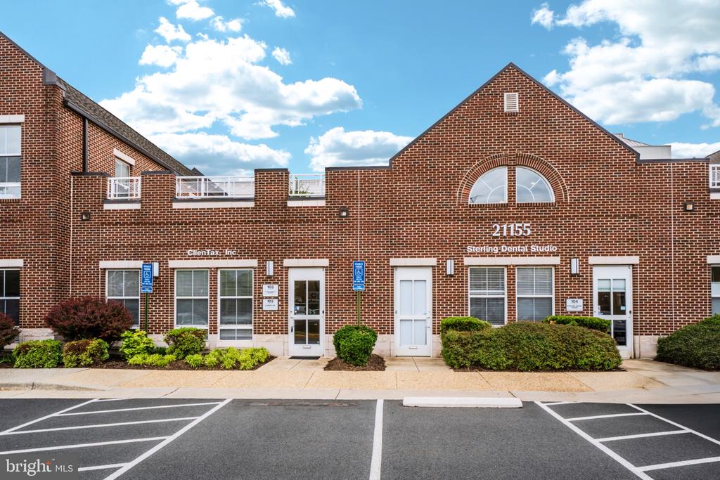 Commercial Lease in STERLING
