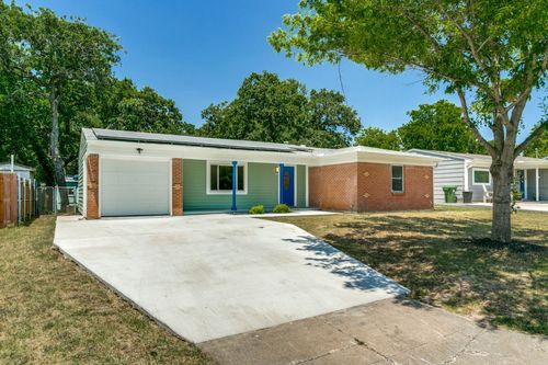 748 Oak Dr, Hurst, TX, 76053-5528 | Card Image