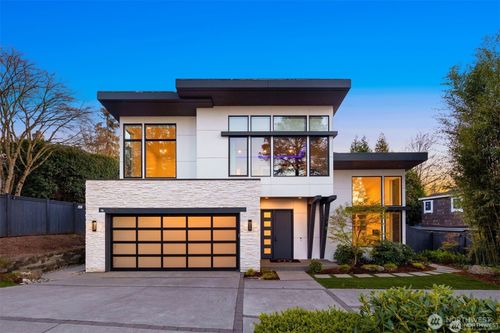 9215 Ne 32nd St, Clyde Hill, WA, 98004-1735 | Card Image