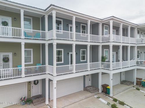 82 Oak Alley Ln, Long Beach, MS, 39560-8001 | Card Image