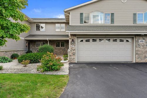 686 Stoney Creek Ct, West Bend, WI, 53095-7866 | Card Image