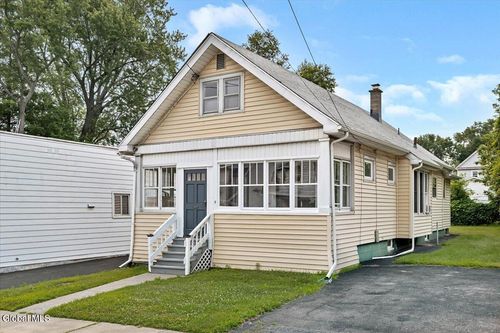 17 Tremont St, Albany, NY, 12205-3527 | Card Image