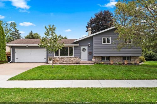 654 Cedar Street, NEENAH, WI, 54956 | Card Image