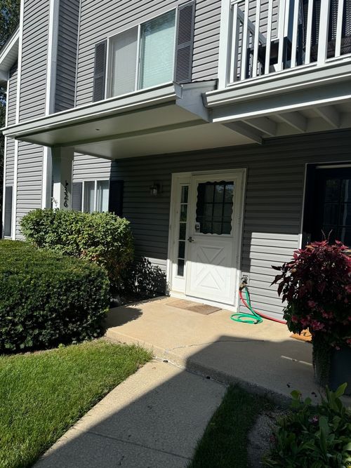 1326 Barclay Ln, Deerfield, IL, 60015-2235 | Card Image
