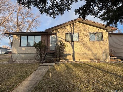 202 Herbert Street, Maple Creek, SK, S0N1N0 | Card Image