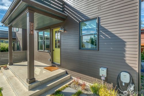 b-429 Pine St, Eastsound, WA, 98245-9454 | Card Image