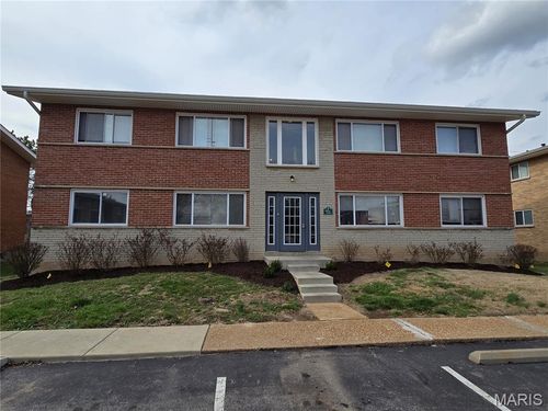 2 Bruce Dr, Florissant, MO, 63031-7142 | Card Image