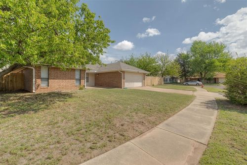 2801 Morgan Trl, Edmond, OK, 73012-6660 | Card Image