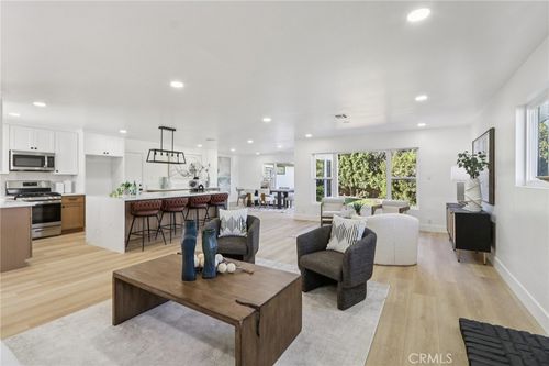 10007 Debra Ave, North Hills, CA, 91343-1204 | Card Image