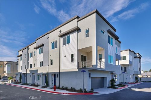 7268 Aura Cir, Huntington Beach, CA, 92647-8686 | Card Image