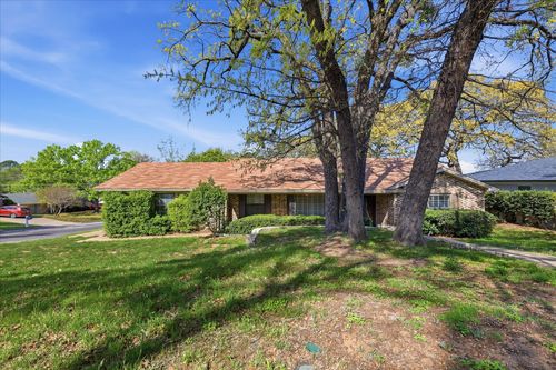 700 Vail Dr, Arlington, TX, 76012-2909 | Card Image