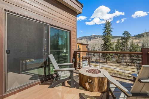 a-302-1030 Blue River Pkwy, SILVERTHORNE, CO, 80498-5338 | Card Image