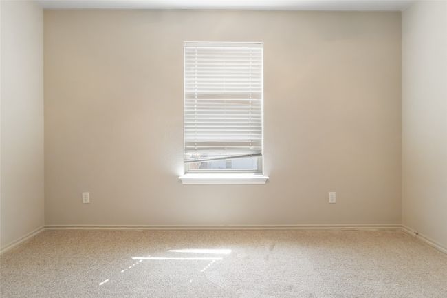 Empty room with carpet | Image 16