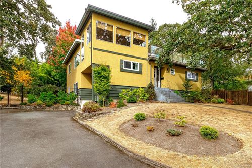 644 Fernhill Rd, Esquimalt, BC, V9A4Y9 | Card Image