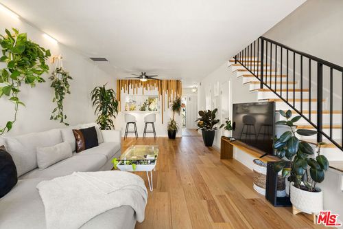 123-4558 Willis Ave, Sherman Oaks, CA, 91403-4148 | Card Image