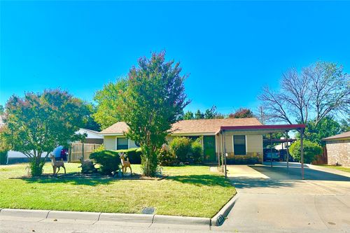 813 Mullins, Lewisville, TX, 75057-3036 | Card Image