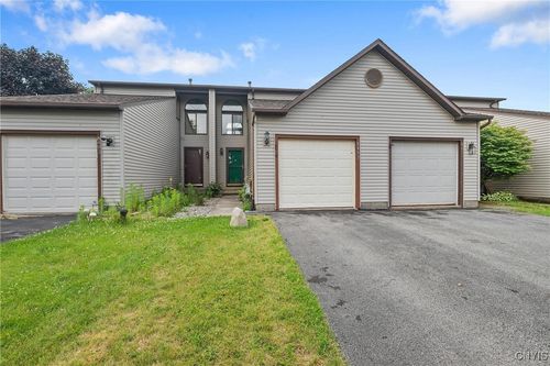 8493 Bubbling Springs Dr, Baldwinsville, NY, 13027-9467 | Card Image