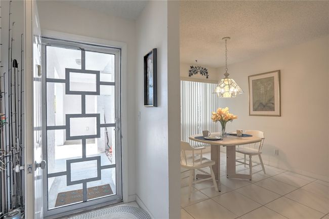 6110 - 6110 River Run Dr, House attached with 2 bedrooms, 2 bathrooms and null parking in Sebastian FL | Image 4