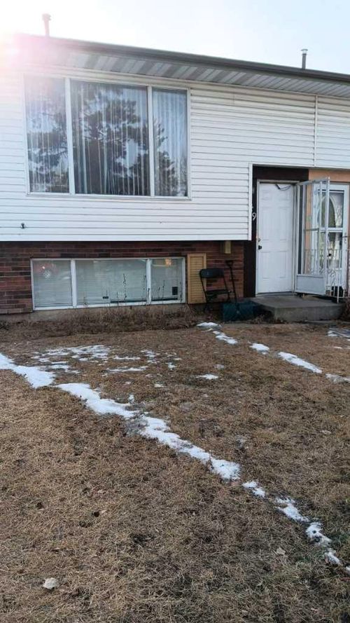 649 Pineland Rd Ne, Calgary, AB, T1Y3L5 | Card Image