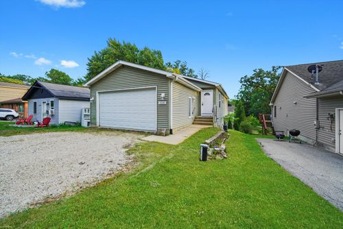 26183 W Wooster Lake Ave, Ingleside, IL, 60041-8331 | Card Image