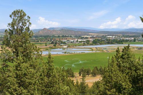 2158 Nw Century Dr, Prineville, OR, 97754-9341 | Card Image