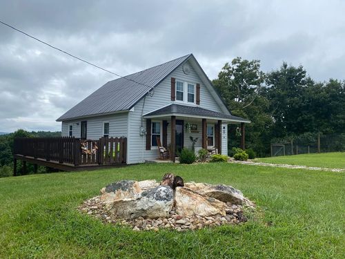 3119 Indian Valley Rd Nw, Radford, VA, 24141-6835 | Card Image