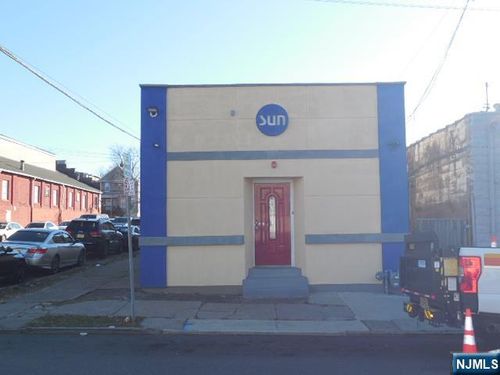 207 E 15th St, Paterson, NJ, 07524-2018 | Card Image