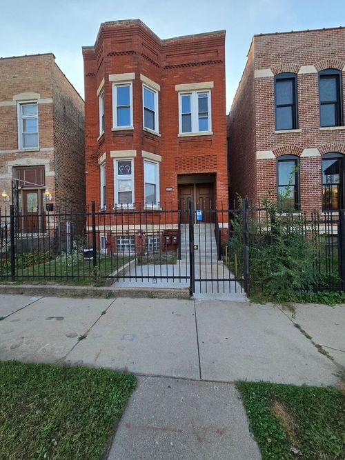 apt-2-3732 S Calumet Ave, CHICAGO, IL, 60653-1180 | Card Image