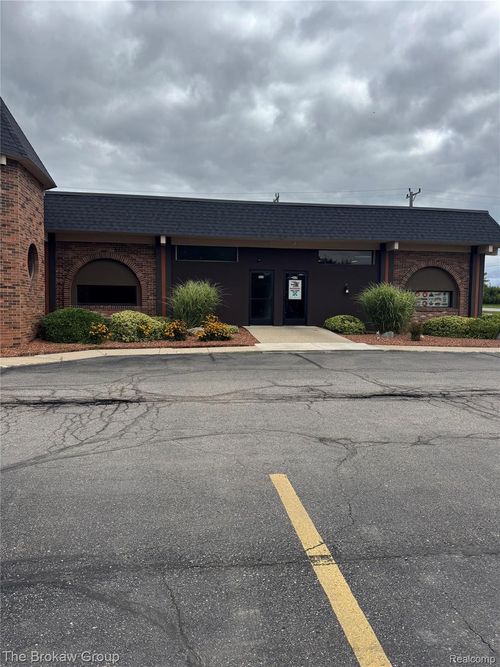 323 E Genesee St, Lapeer, MI, 48446-2668 | Card Image