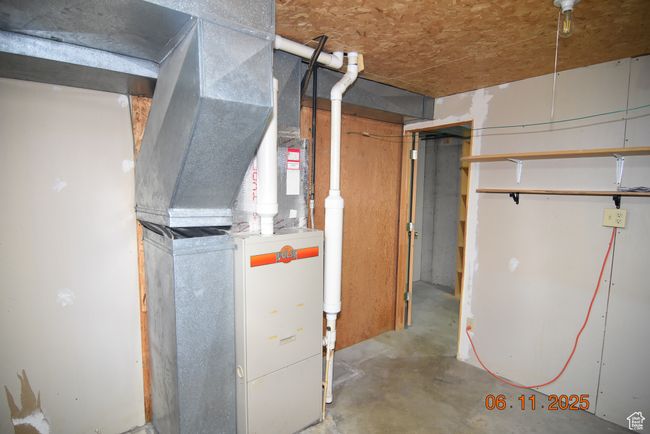 Utilities with heating unit | Image 57
