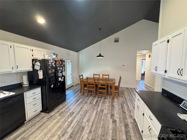 39767 Cedar Hill Cir, House other with 3 bedrooms, 2 bathrooms and null parking in Howe OK | Image 9