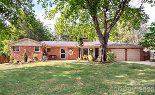 25 Bevlyn Dr, Asheville, NC, 28803-3330 | Card Image