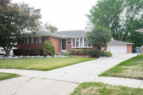 8905 Seminole, Redford, MI, 48239-2323 | Card Image
