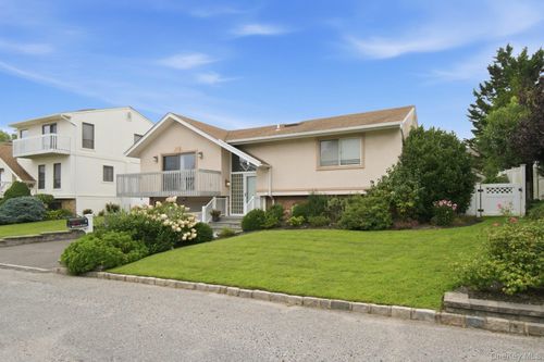 5 Willow St, Bayville, NY, 11709-1010 | Card Image