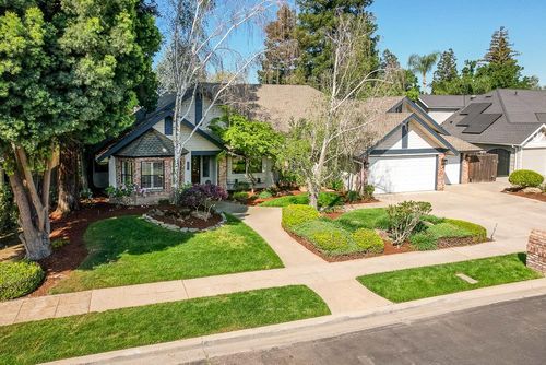 8315 N 4th St, Fresno, CA, 93720-2137 | Card Image