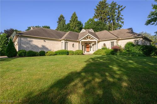 1110 Mansion Dr, Barberton, OH, 44203-4393 | Card Image