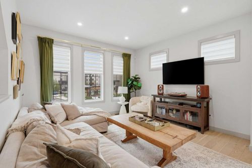 85 Greenbriar Pl Nw, Calgary, AB, T3B6J1 | Card Image
