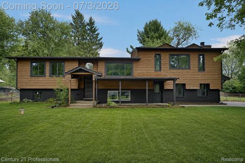 3099 Chenoa St, Commerce Twp, MI, 48382-4104 | Card Image